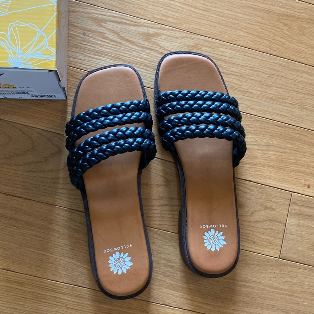 Yellowbox Santai black slide, size 9. NWT